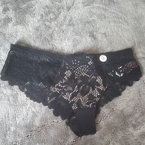 NWOT HUNKEMOLLER LACE PANTY,SIZE:MEDIUM